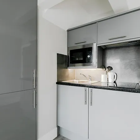 London Central Studios Apartment *