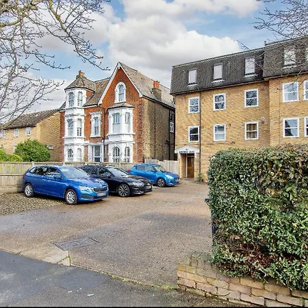 Chic 2-bed Apartment, Free Wi-fi And Parking