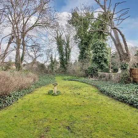 Chic 2-bed Apartment, Free Wi-fi And Parking Apartment London