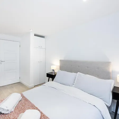 Casa Italia Near Kings Road In Chelsea With Wifi & Washing Machine Apartment