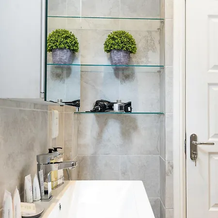 Apartment Casa Italia Near Kings Road In Chelsea With Wifi & Washing Machine