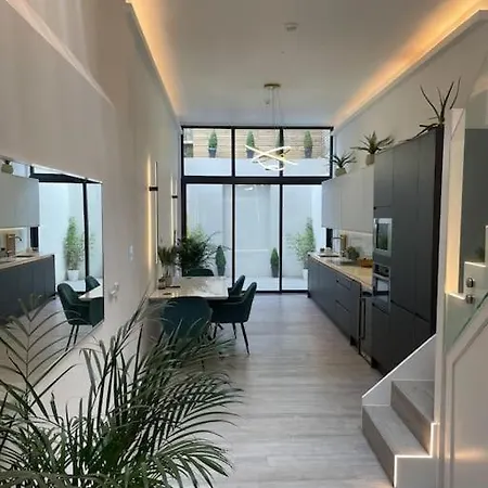 Holiday home Pinnacle House London