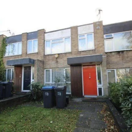 3 Bed House In - Great For Longer Croydon