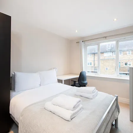 2 Bedroom Flat In Shoreditch Apartment London