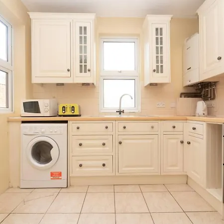 Garden Flat With A Heath Views & Skyline
