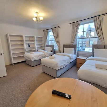 Baker Street Hotell 3*