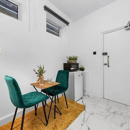 Apartment Serviced Modern Flat - Sleeps 2 - Good Links To King Cross, Euston, Finchley Road Station - Nw3 London