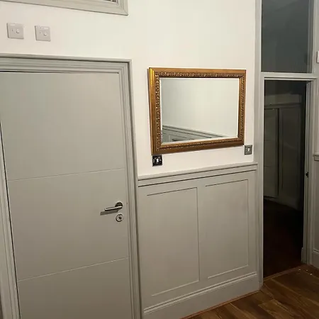 Apartment Stunning Holland Park 2 Bedroom - Sleeps 6 London