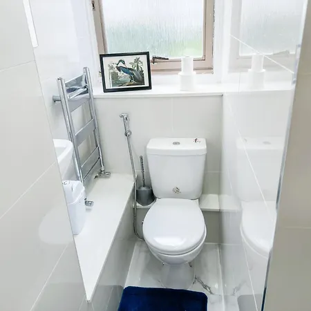 Cosy 3 Bedroom 3 Bathroom Flat With Private Garden- Maida Vale, Near Paddington London