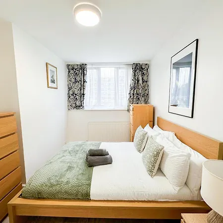 Cosy 3 Bedroom 3 Bathroom Flat With Private Garden- Maida Vale, Near Paddington Apartment London
