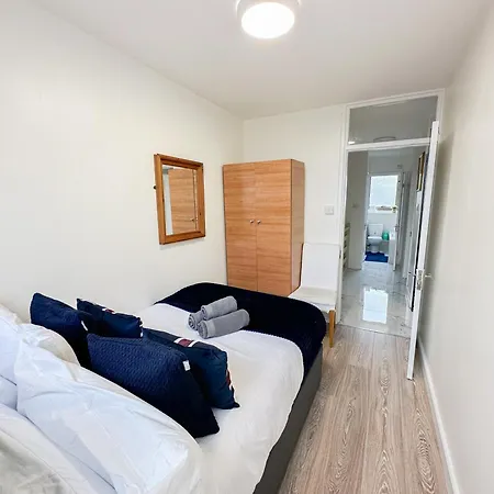 Apartment Cosy 3 Bedroom 3 Bathroom Flat With Private Garden- Maida Vale, Near Paddington