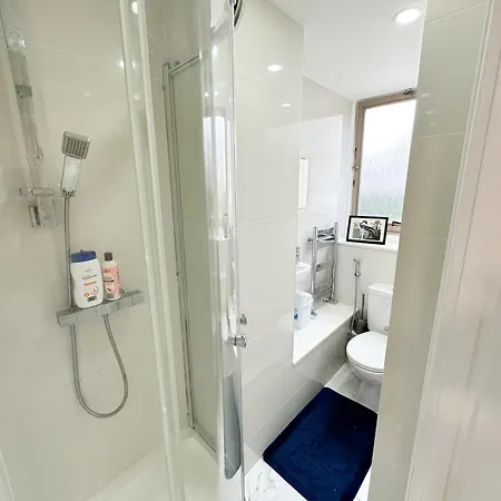 Cosy 3 Bedroom 3 Bathroom Flat With Private Garden- Maida Vale, Near Paddington *