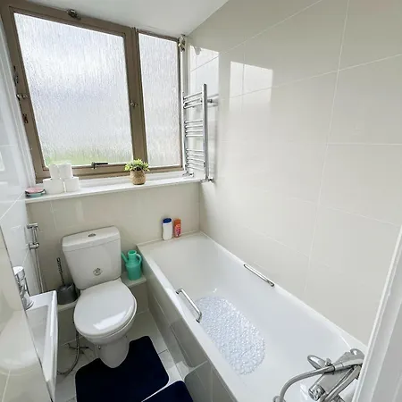 Cosy 3 Bedroom 3 Bathroom Flat With Private Garden- Maida Vale, Near Paddington *