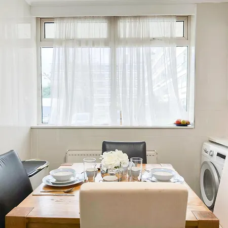 Cosy 3 Bedroom 3 Bathroom Flat With Private Garden- Maida Vale, Near Paddington Apartment