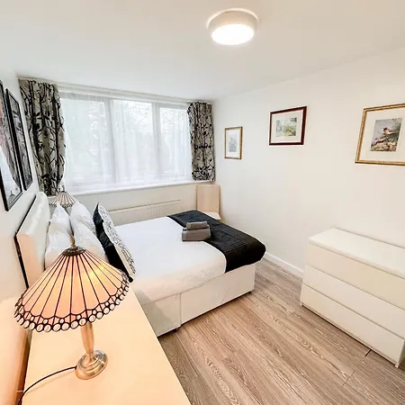 Cosy 3 Bedroom 3 Bathroom Flat With Private Garden- Maida Vale, Near Paddington