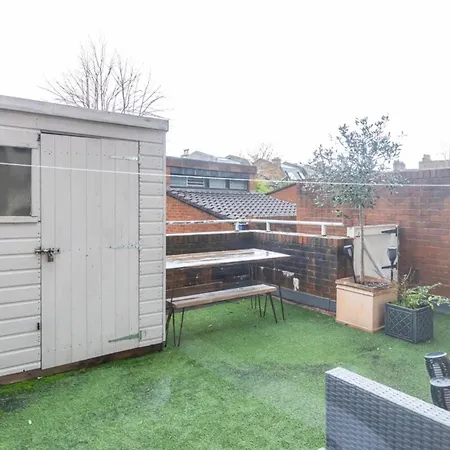 Apartment Stunning 1bd Flat W Garden Area Kentish Town! London