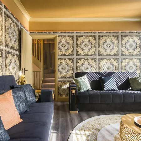 Luxury Versace 1 Bed Hot Tub Pool Table Sky Tv Apartment