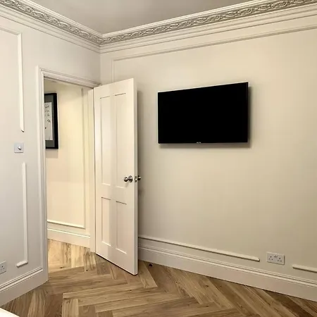 Luxury Shoreditch One Bedroom Apartment London