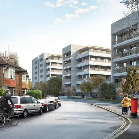 Newly Refurbished 2br Wbalcony In Vibrant Peckham Apartment