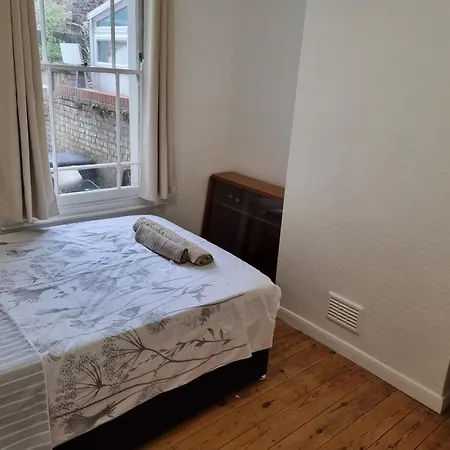 Refurbished Double Bedroom Guest house