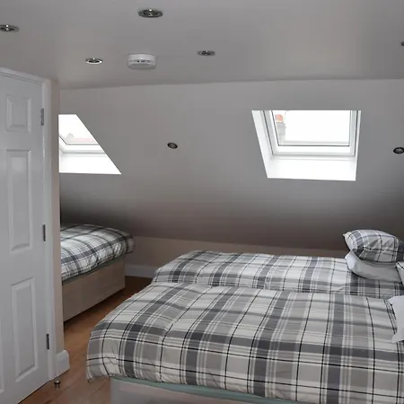 Large 6 Bedroom House - Fortescue Apartment *