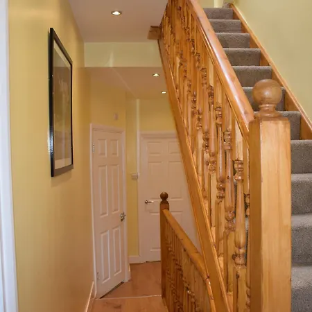 Large 6 Bedroom House - Fortescue London