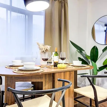Oxford Circus Chic Modern Flat For 4
