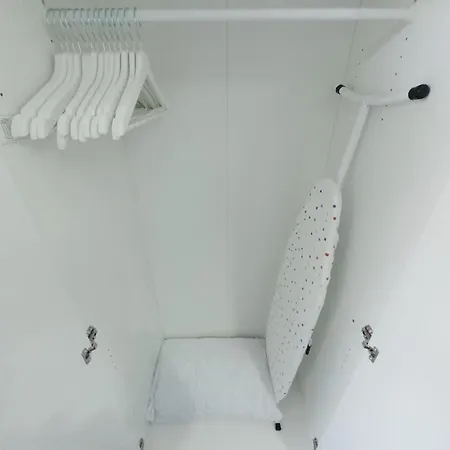 Cosy 1-bed Flat 30min To & Parking *
