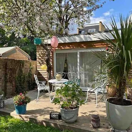 Sunny Garden * London