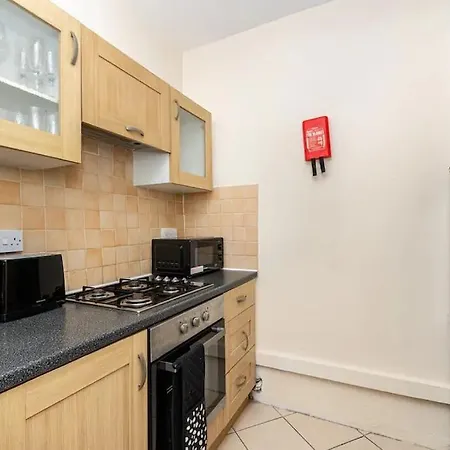 Tranquil 1br In South Bank With Onsite Parking Appartement