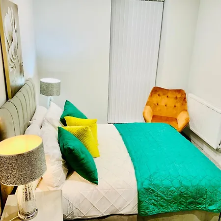 Stunning 2-bed In Barking Apartment *