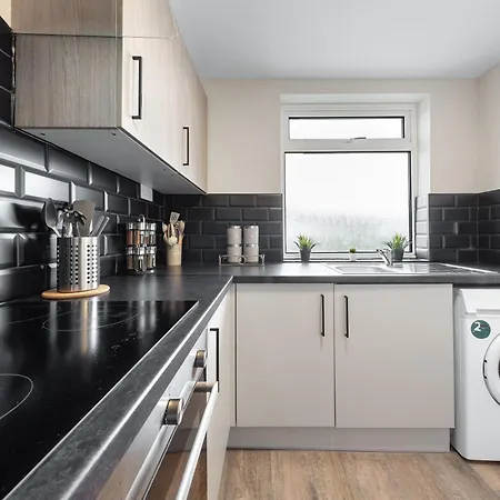 Гостевой дом Serviced Ensuite Modern Studio - Sleeps 2 - Near Wembley Stadium - Good Transport Link To London - Harrow Ha3 *