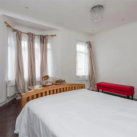Apartment Stunning 3-bed House