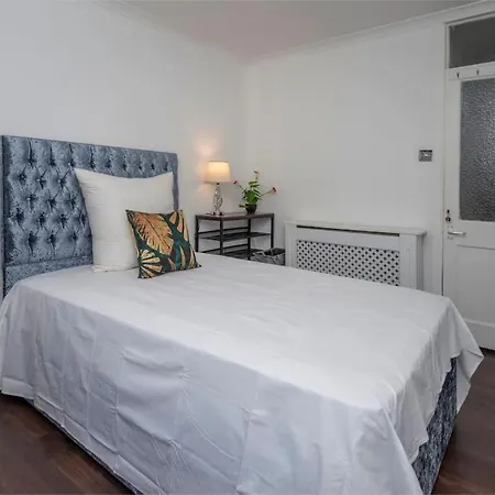 Apartment Stunning 3-bed House