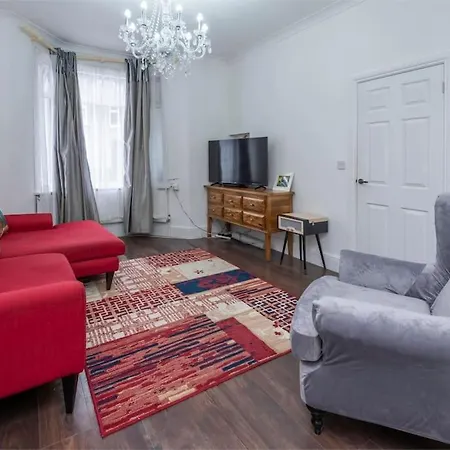 Stunning 3-bed House * London