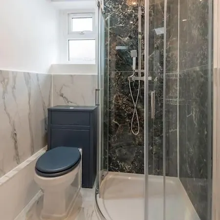 Apartment Stunning 3-bed House London