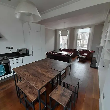 Victorian In The Heart Of Angel * London