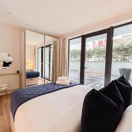 Stylish 2 Bed With Large Terrace