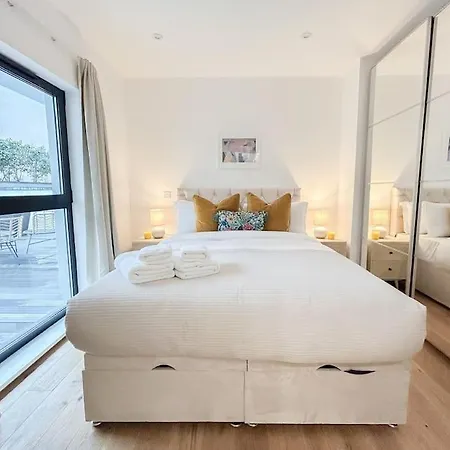 Stylish 2 Bed With Large Terrace * London