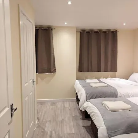 Casa vacanze Newly Launched Two Bedroom House By Den Short Lets & Serviced With Garden