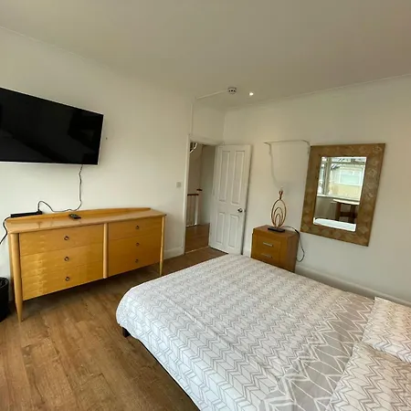 Apartment 15 Glebe Crescent *
