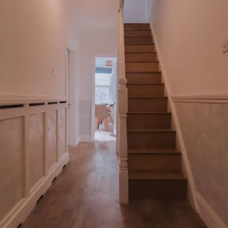 Budget 2bdr 6ppl Pets Teddington