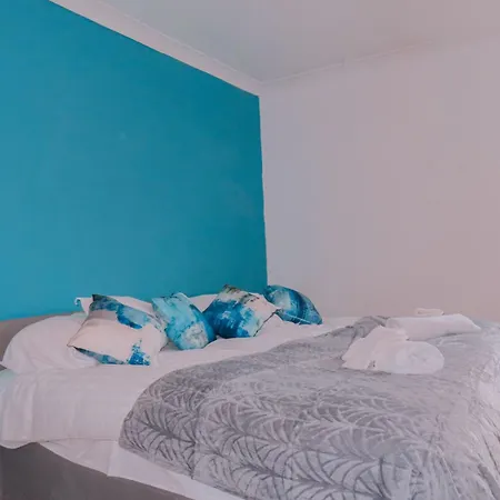 Apartment Budget 2bdr 6ppl Pets