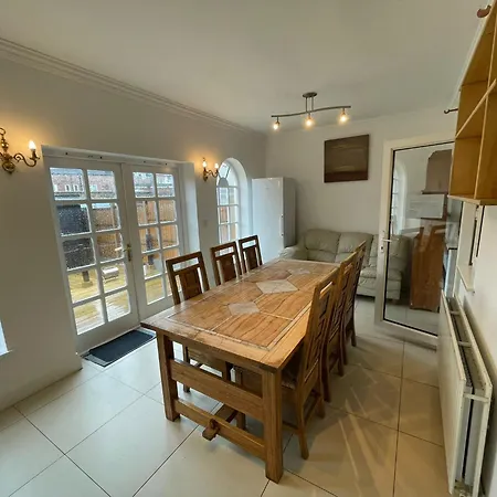 Apartment 15 Glebe Crescent