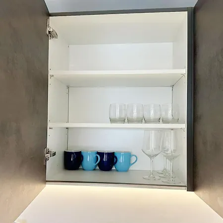 Luxury Modern Flat Near Center