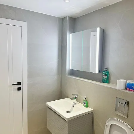 Luxury Modern Flat Near Center *