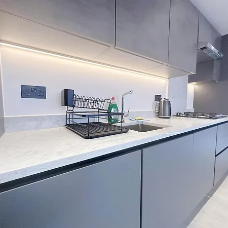 Luxury Modern Flat Near Center * London