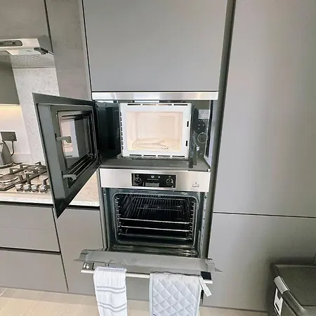 Luxury Modern Flat Near Center Διαμέρισμα *