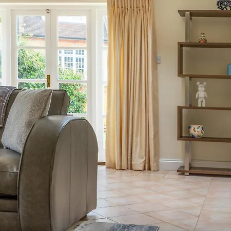Lovely 2br In Peaceful Hampstead, Nw *