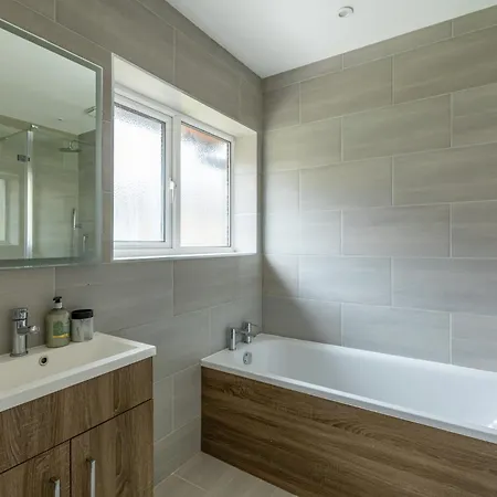 Lovely 2br In Peaceful Hampstead, Nw * London